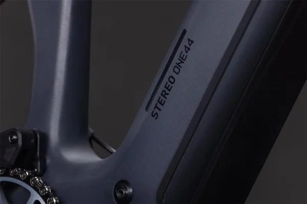 lundi a4 CUBE Stereo Hybrid ONE44 HPC SLX 800 (2026)