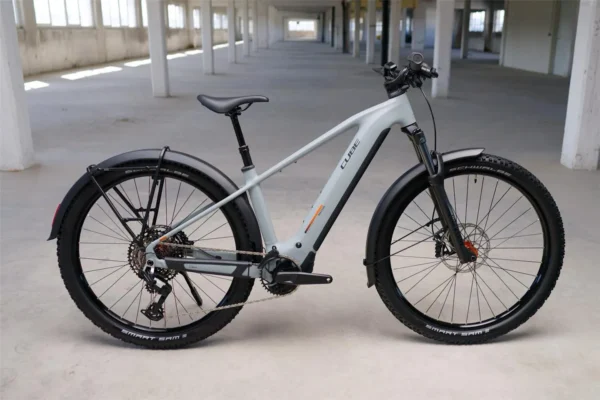 lundi b2 CUBE Reaction Hybrid Race 800 FE (2026)