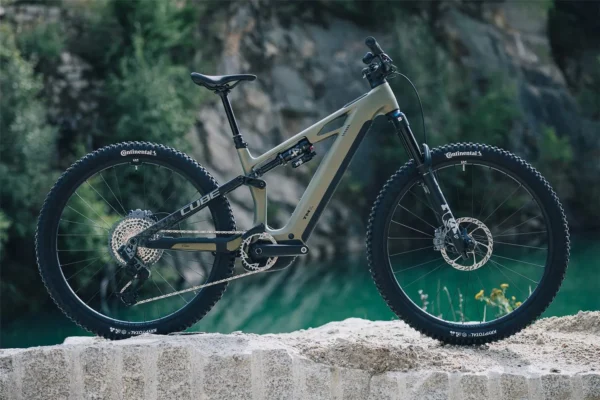 lundi f2 CUBE Stereo Hybrid ONE44 HPC TM 800 (2026)